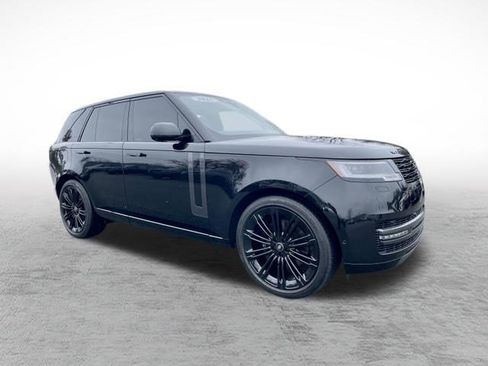 Certified 2025 Land Rover Range Rover SE image 3