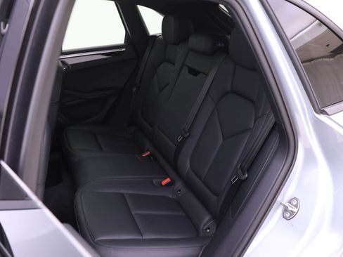 Certified 2024 Porsche Macan image 16