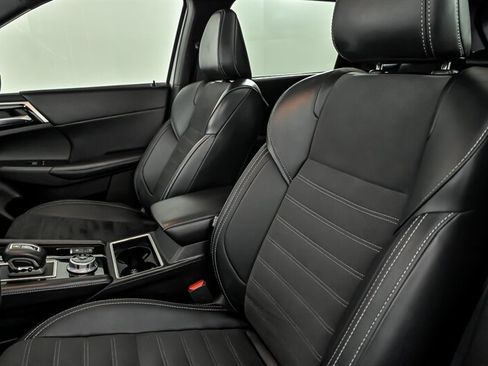 Used 2024 Mitsubishi Outlander SE Black Edition FWD image 16