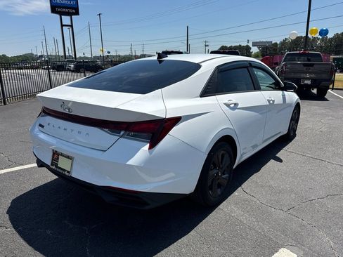 Used 2023 Hyundai Elantra SEL w/ Preferred Accessory Package FWD image 6