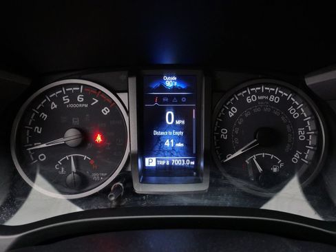 Used 2022 Toyota Tacoma TRD Off-Road w/ Technology Package AWD/4WD image 22