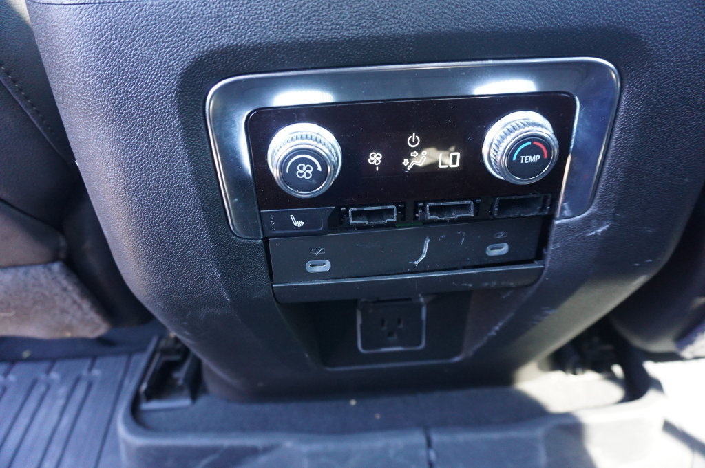 Used 2024 GMC Yukon AT4 w/ AT4 Premium Plus Package AWD/4WD image 17
