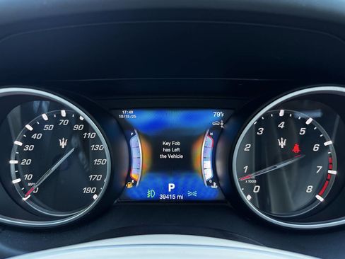 Used 2017 Maserati Levante w/ Luxury Package image 17