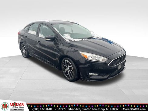 Used 2015 Ford Focus SE w/ SE Sport Package image 3