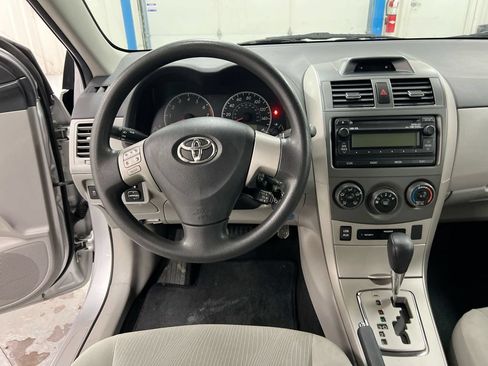 Used 2012 Toyota Corolla LE FWD image 18