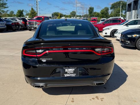 Used 2020 Dodge Charger SXT w/ Leather Interior Group RWD image 3