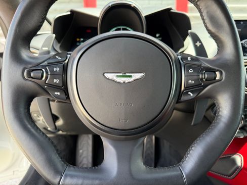 Used 2019 Aston Martin V8 Vantage Coupe RWD image 38