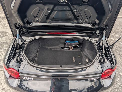 Used 2021 MAZDA MX-5 Miata Club image 13