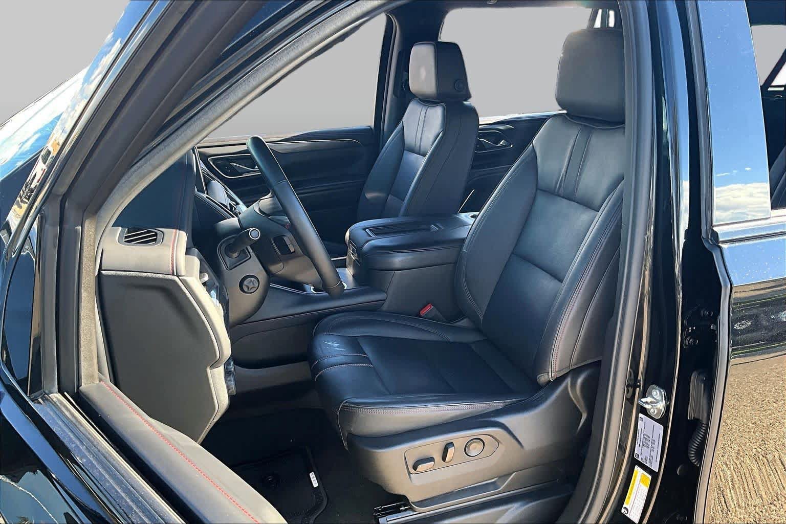 Used 2023 Chevrolet Suburban RST w/ Luxury Package AWD/4WD image 8