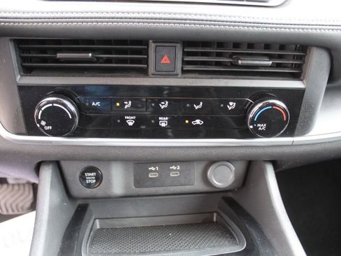 Used 2024 Nissan Rogue S image 22