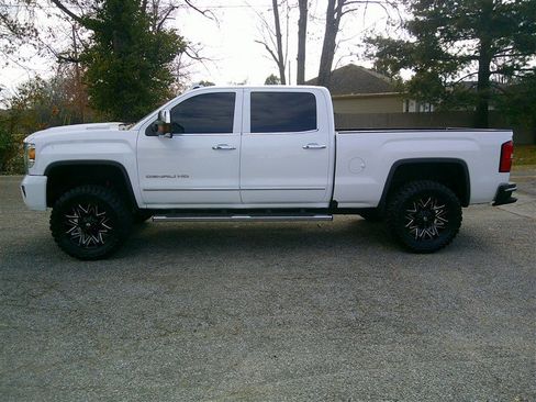 Used 2018 GMC Sierra 3500 Denali w/ Duramax Plus Package image 2