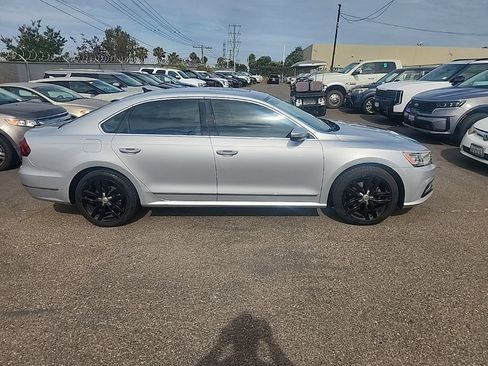 Used 2017 Volkswagen Passat 1.8T SE FWD image 16
