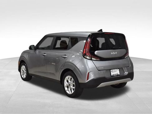 Used 2025 Kia Soul LX w/ LX Technology Package FWD image 7