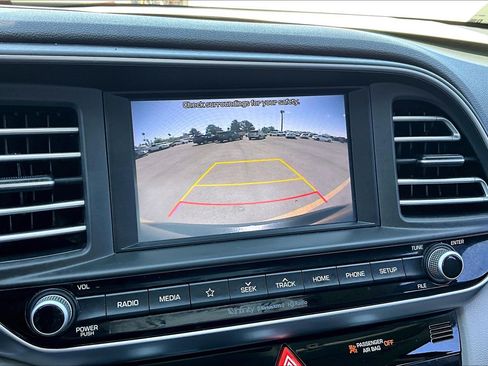 Used 2020 Hyundai Elantra Limited FWD image 22