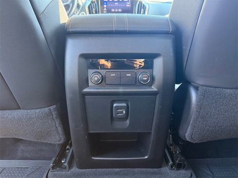 Used 2021 Chevrolet Traverse LT image 27
