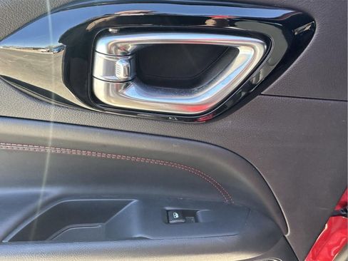 Used 2025 Jeep Compass Trailhawk image 39