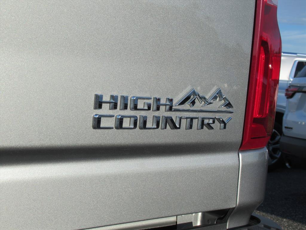 Used 2024 Chevrolet Silverado 2500 High Country w/ Technology Package AWD/4WD image 9