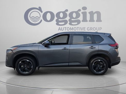 Used 2024 Nissan Rogue SV FWD image 2