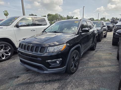 Used 2020 Jeep Compass Latitude FWD image 3