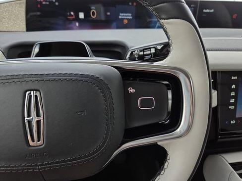 New 2026 Lincoln Navigator Reserve AWD/4WD image 21