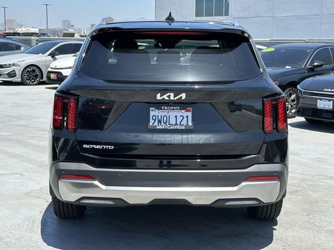 Used 2025 Kia Sorento S w/ Panoramic Sunroof Package FWD image 6
