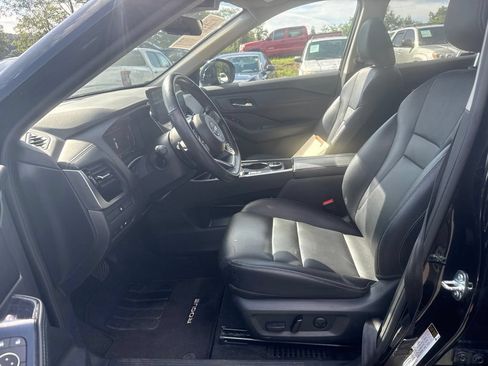 Used 2024 Nissan Rogue SL AWD/4WD image 4