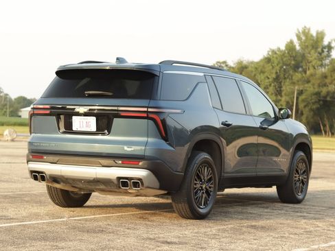 Used 2025 Chevrolet Traverse LT AWD/4WD image 7