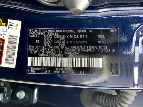 Used 2024 Toyota Highlander XLE FWD image 36