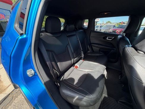 Used 2025 Jeep Compass Trailhawk AWD/4WD image 12