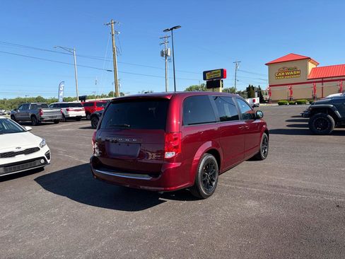 Used 2020 Dodge Grand Caravan GT FWD image 3