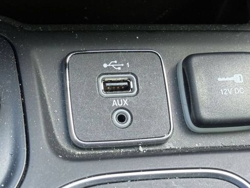 Used 2022 Jeep Cherokee Latitude w/ Sun & Sound Group AWD/4WD image 22