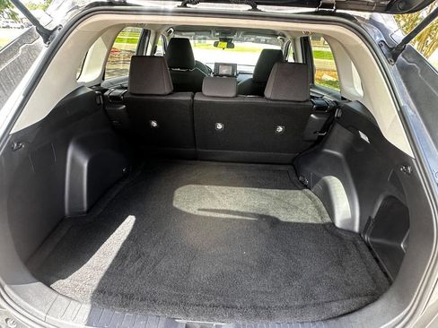 Used 2020 Toyota RAV4 LE FWD image 24