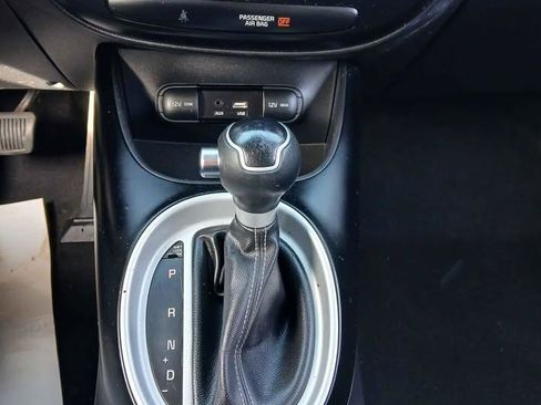 Used 2017 Kia Soul + FWD image 11