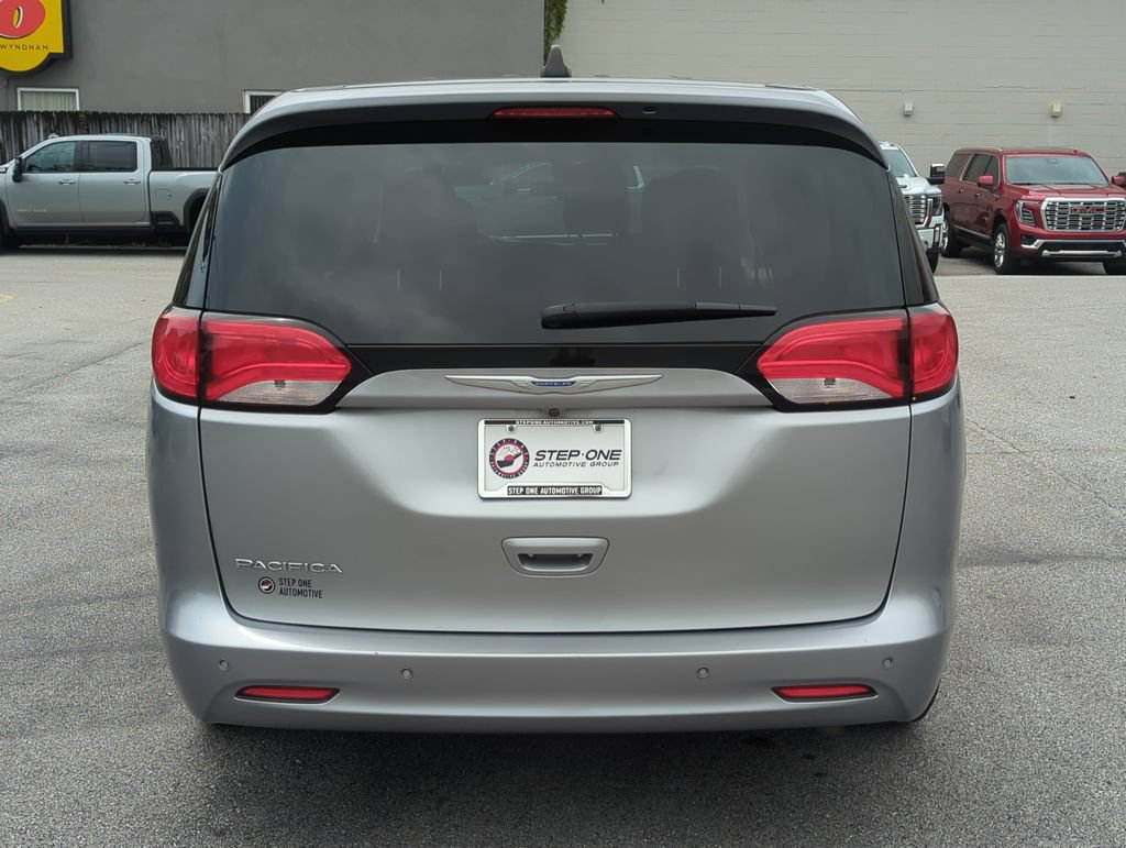 Used 2018 Chrysler Pacifica L FWD image 5