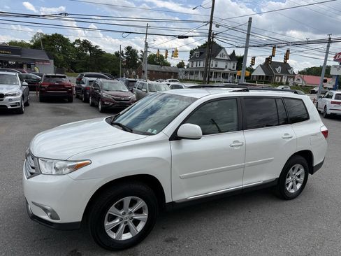 Used 2011 Toyota Highlander 4WD w/ Tech Pkg image 1