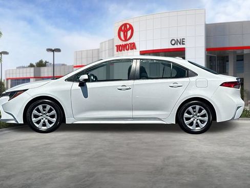 Used 2021 Toyota Corolla LE FWD image 8