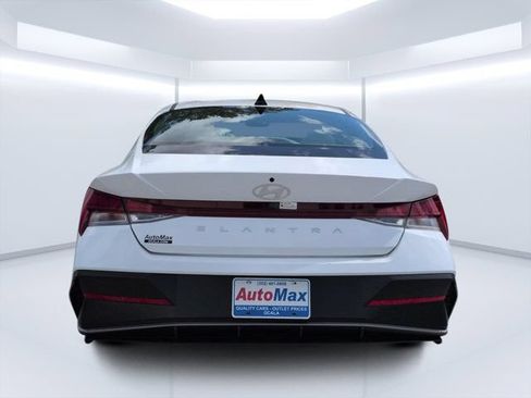 Used 2025 Hyundai Elantra SEL FWD image 4
