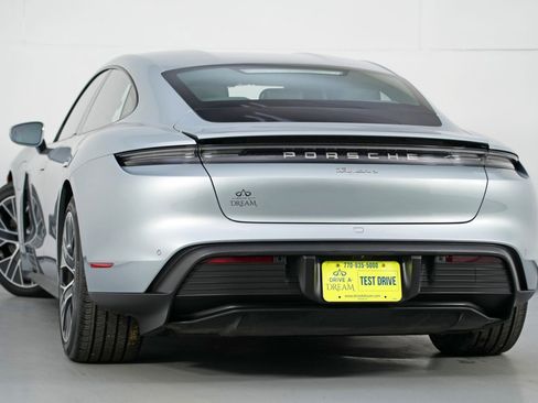 Used 2021 Porsche Taycan image 6