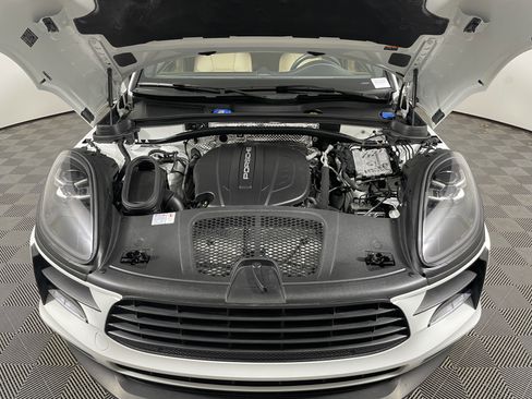 Used 2021 Porsche Macan AWD image 22