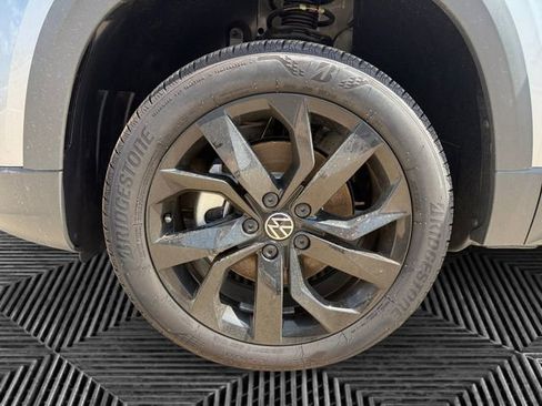 New 2024 Volkswagen Taos SE image 14