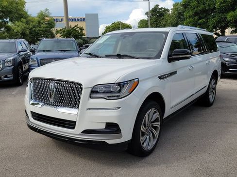Certified 2022 Lincoln Navigator L Reserve RWD image 3