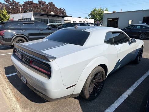 Used 2022 Dodge Challenger R/T Scat Pack RWD image 4
