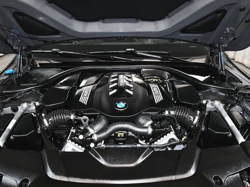 Used 2022 BMW 750i xDrive w/ Executive Package image 90