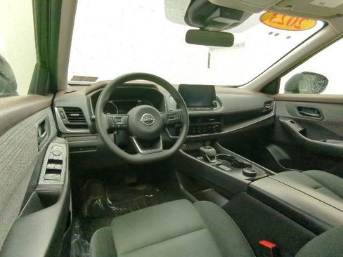 Used 2023 Nissan Rogue S AWD/4WD image 21