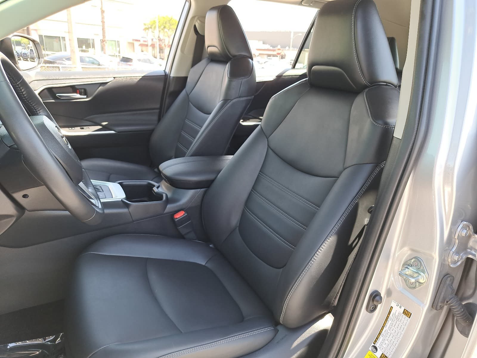 Used 2023 Toyota RAV4 XLE Premium AWD/4WD image 17