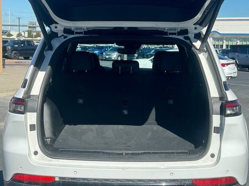 Used 2023 Jeep Grand Cherokee Altitude image 31