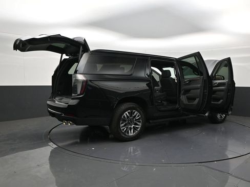 Used 2025 Chevrolet Suburban Z71 w/ Comfort Package AWD/4WD image 28