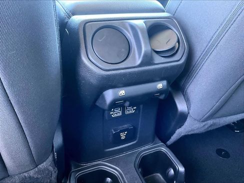 Used 2023 Jeep Gladiator Overland AWD/4WD image 28