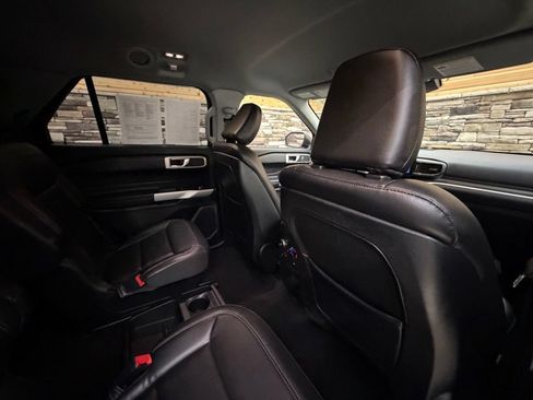 Used 2020 Ford Explorer XLT w/ Equipment Group 202A AWD/4WD image 44
