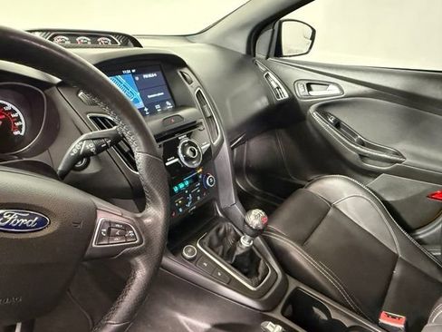 Used 2016 Ford Focus ST w/ Equipment Group 402A FWD image 29